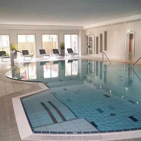 Geraeumige Whg. Mit Sonnenterrasse, Kostenl. Stellplatz & Pool *