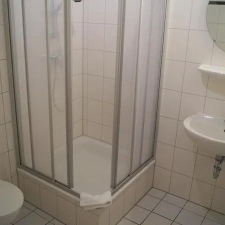 Geraeumige Whg. Mit Sonnenterrasse, Kostenl. Stellplatz & Pool Feriehus